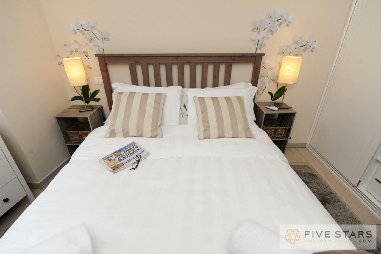 Flower Nest - Five Stars Holiday House Apartment *