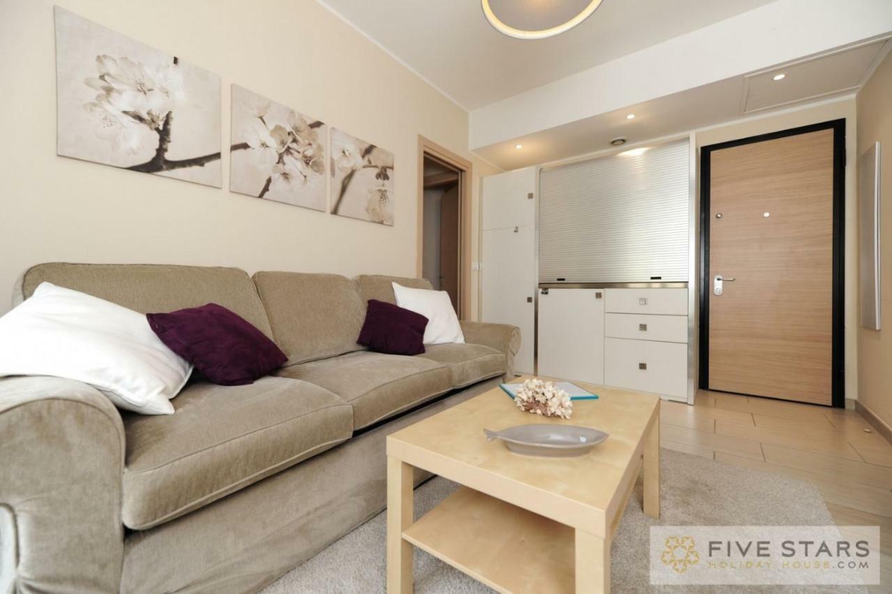 Flower Nest - Five Stars Holiday House Apartment