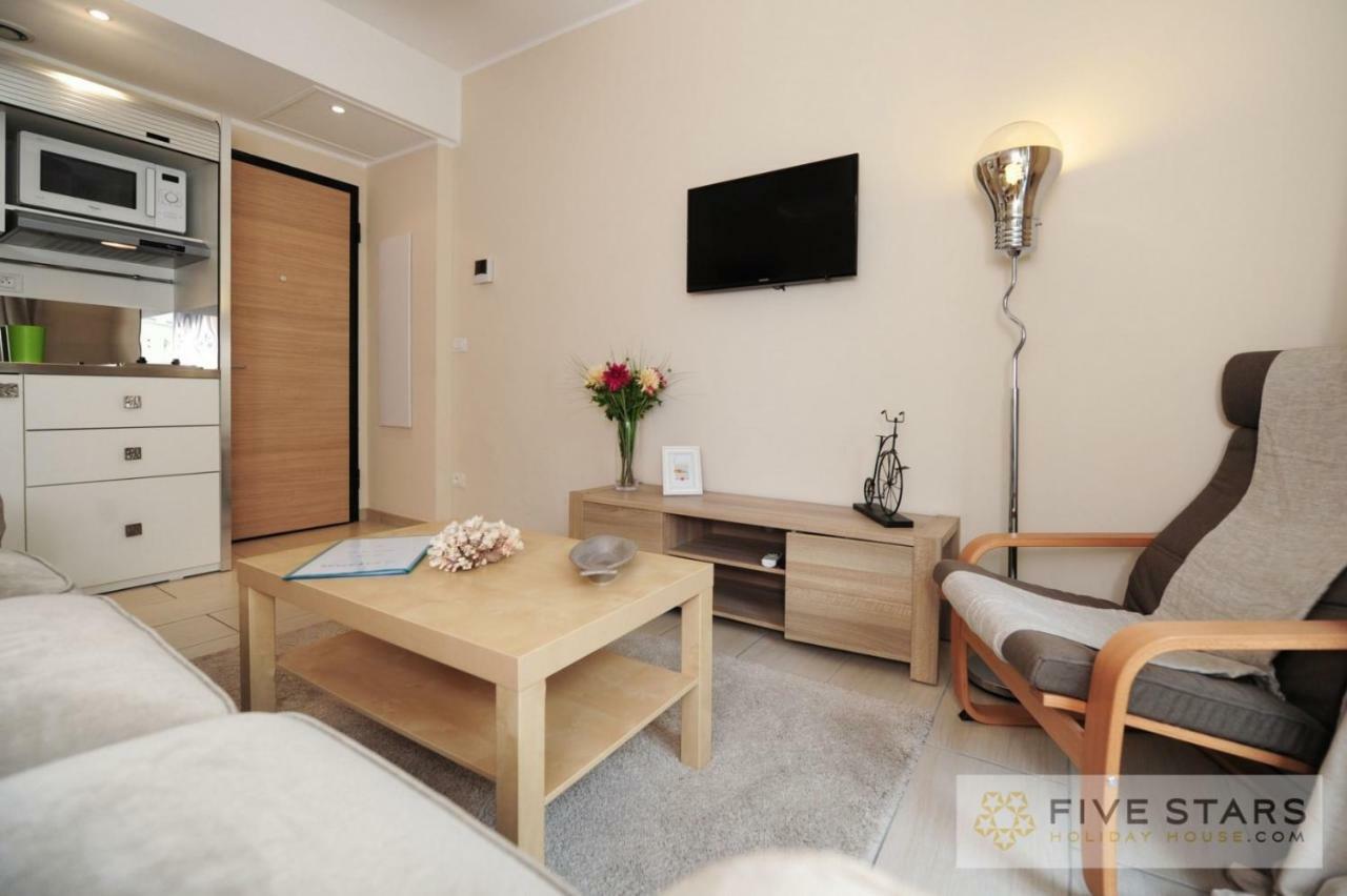 Flower Nest - Five Stars Holiday House *