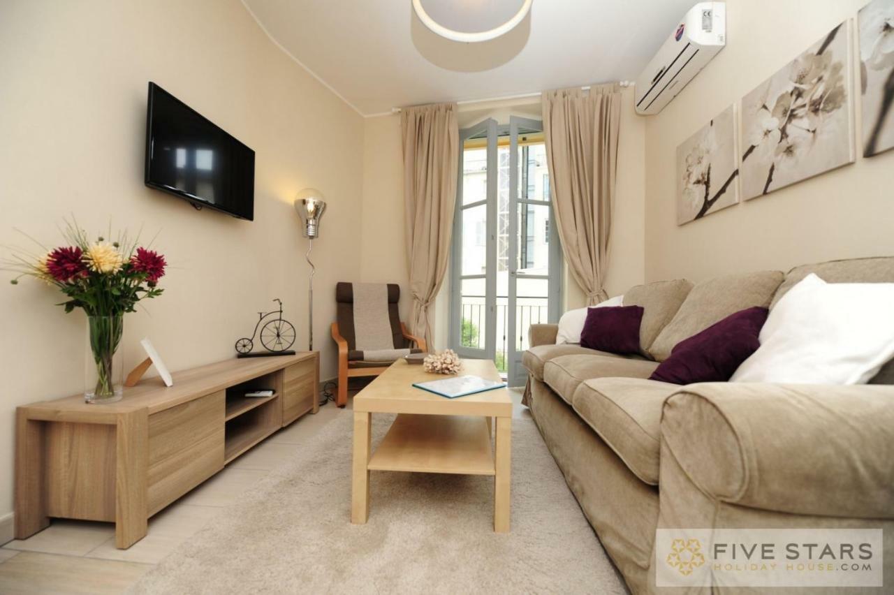 Flower Nest - Five Stars Holiday House Apartment